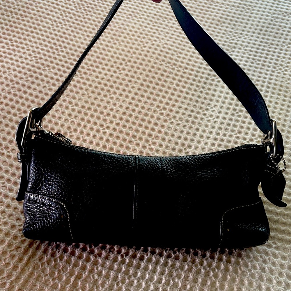 Like new authentic Coach, leather pebble, black, vintage Shoulder Bag